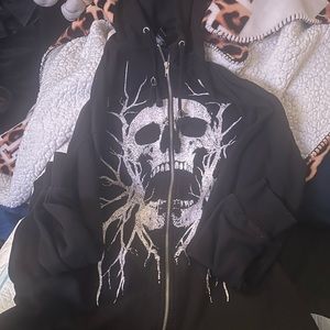 Men’s or woman’s skull zip up sweatshirt size medium